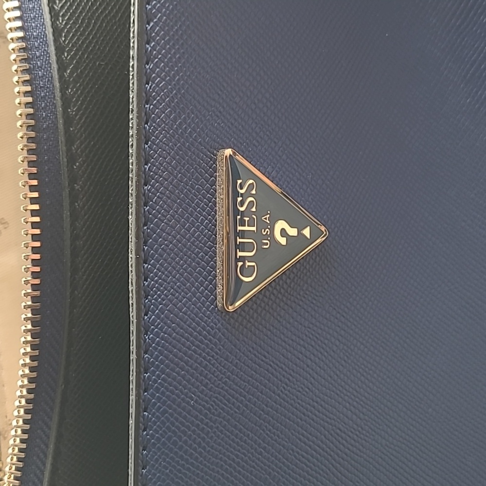 NWOT Guess bag - Picture 2 of 8